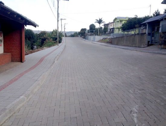 Pavimentação de Estradas com Piso Holândes da Concrefel
