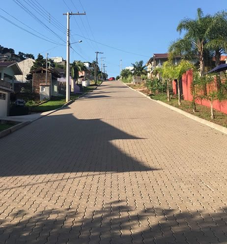 Pavimentação de Estradas com Piso Unistein da Concrefel