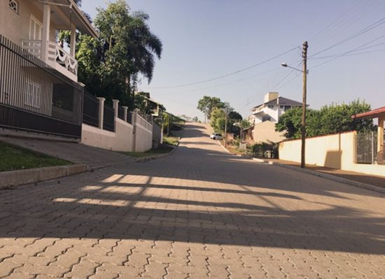 Pavimentação de Estradas com Piso Unistein da Concrefel